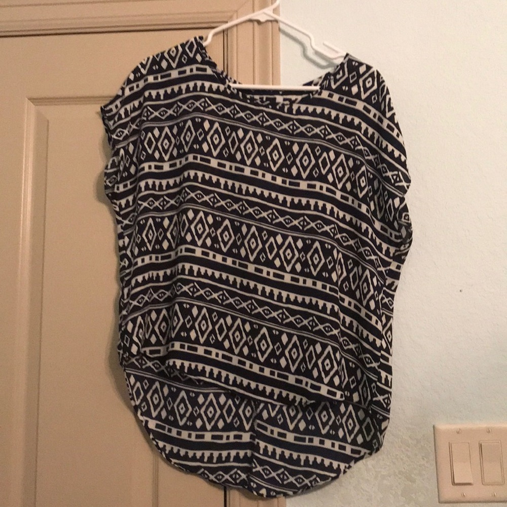 Short sleeve tribal print navy blouse.